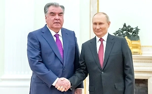 Путин проводит в Кремле встречу с президентом Таджикистана Рахмоном