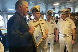 Президент Кубы Диас-Канель поднялся на борт фрегата "Адмирал Горшков" в Гаване