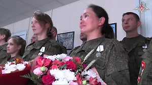Военным врачам вручили медали за спасение бойцов СВО
