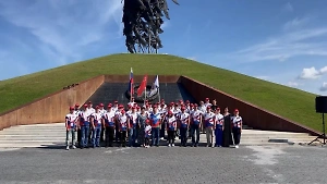 Музей Победы провёл флешмоб, посвящённый Дню России