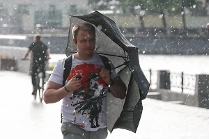 "Очень плохо себя чувствуют": Психолог рассказал, каким людям грозит депрессия из-за затяжных дождей
