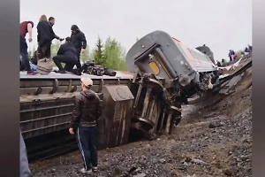 Режим ЧС введён в Коми после схода вагонов поезда