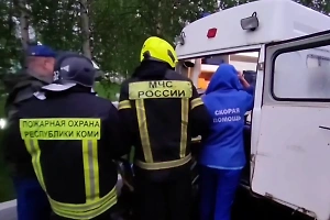 Семерых пострадавших при сходе вагонов в Коми доставят в Воркуту и Сыктывкар