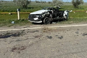 Машина из свадебного кортежа разбилась в Дагестане, погибли три человека