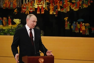 Путин назвал угрозой попытки НАТО "переехать" в Азию