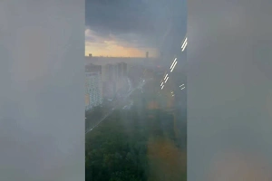 Life.ru снял, как мегаливень с ураганом накрыли Москву