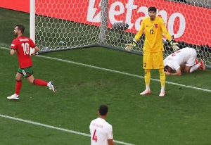 Мяч в свои ворота: Турецкий футболист "отличился" в матче с Португалией
