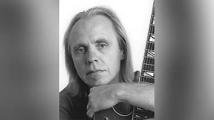 Гитарист рок-группы "Цветы" Сергей Дюжиков умер в возрасте 75 лет