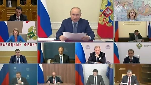 Путин по видеосвязи из Петербурга начал совещание с членами правительства