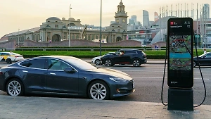 Электромобиль или бензиновый: какую машину выбрать для города в 2024 году
