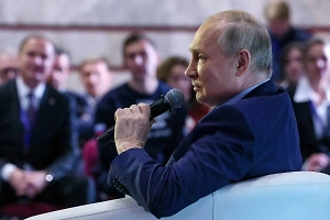 Путин указал на борьбу Запада с российскими журналистами