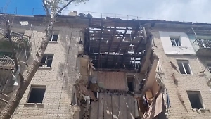 Школы, детские сады и многоэтажки: Десятки зданий повреждены после удара ВСУ по Луганску
