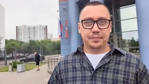 Блогер Портнягин рассказал Life.ru, как "выживает" под домашним арестом без Интернета