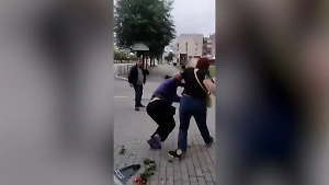 Россиянка нокаутировала флориста, продавшую её мужу "плохой" букет