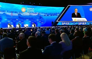 Путин на ПМЭФ заявил о подорванном доверии к западным платёжным системам 