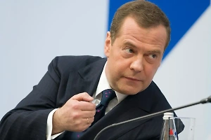 Медведев призвал "попутавшего рамсы" Шольца самому покаяться перед украинцами