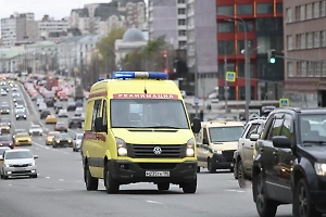 В Москве врачи пытаются вытащить из квартиры 186-килограммового мужчину