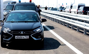 Путин проехался на Lada Aura по мосту через Волгу и восхитился открывшимся видом