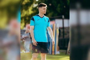 Жена полузащитника сборной Украины наказала его за поражение на Евро