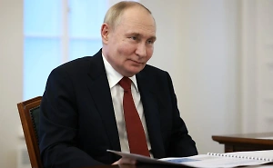 Путин назвал справедливым решение об индексации пенсий работающим пенсионерам