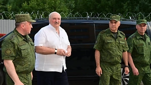 "Должны быть готовы ко всему": Лукашенко потребовал от военных не пропустить угрозы на западных границах