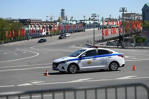 При столкновении двух машин в центре Москвы пострадали четыре ребёнка