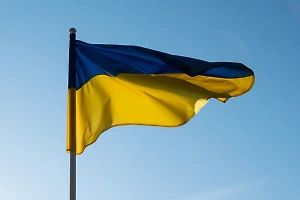 В Киеве сожгли 30-метровый флаг Украины в День независимости страны