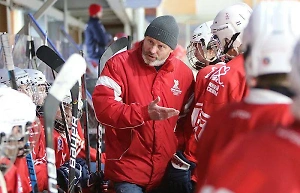 В Москве сожгли внедорожник хоккейного тренера