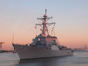 Хуситы ракетами атаковали американский эсминец в Красном море