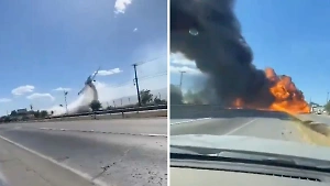 Рухнул прямо на трассу: Один человек погиб при крушении пожарного самолёта в Чили