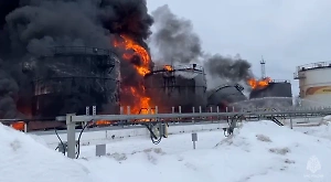 В Брянской области после атаки дрона горят резервуары с нефтепродуктами, жители эвакуированы