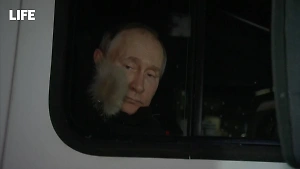 Появилось видео с поездкой Путина на снегоболотоходе по Чукотке
