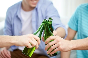 В России подростков могут лишить безалкогольного пива