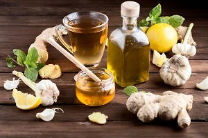 Учёные выяснили, помогают ли поливитамины, мёд и чеснок защититься от простуд