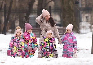 Почти треть россиян признались, что мечтают завести троих детей