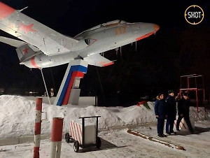 В Оренбурге возник стихийный мемориал в честь погибших в Ил-76 лётчиков