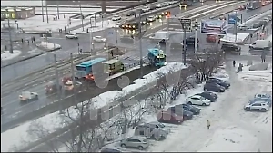 Появилось видео с моментом наезда автобуса на пешеходов в Петербурге
