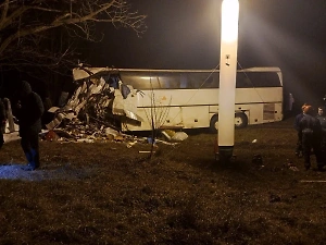 Автобус из Москвы столкнулся с грузовиком на Кубани, погибло пять человек