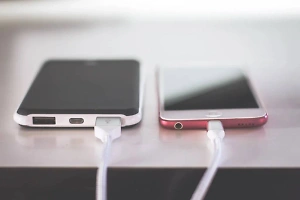 Эксперт объяснил, может ли дешёвая зарядка сжечь смартфон
