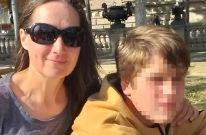 "Пичкают наркотиками и бьют": Русскоязычная мать 5 лет не может вытащить сына из интерната в Испании
