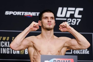 Непобеждённый россиянин Мовсар Евлоев выиграл восьмой бой в UFC подряд