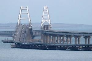 В Севастополе звучит воздушная тревога, Крымский мост перекрыт