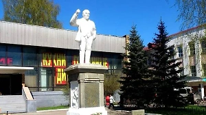 Мединский поиронизировал над судьбой памятников Ленину на Украине