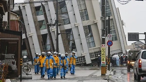 Количество жертв серии мощных землетрясений в Японии возросло до 73