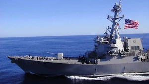 Хуситы обстреляли американский эсминец в Красном море