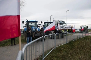 Фермеры Польши приостановили блокаду КПП с Украиной, договорившись о соглашении