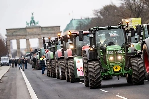 Сотни тракторов "оккупировали" Берлин, бунт продлится неделю