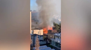 Оставленная палочка с благовониями сожгла резиденцию экс-премьера Японии