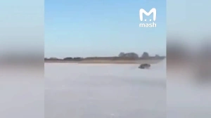 Под Псковом дрифт отчаянного экстремала закончился утоплением машины в реке