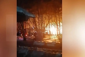 "То ли взрыв, то ли хлопок": Мощный пожар охватил популярную турбазу в Ульяновской области